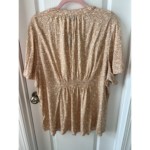 Torrid Womens Top Flutter Short Sleeve Vines Ditsy Floral Beige Size 3X NEW - Picture 2 of 5